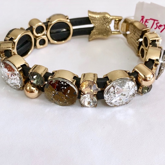 Betsey Johnson Jewelry - Firm $❗️Betsey Johnson fall Stone Cluster Bracelet